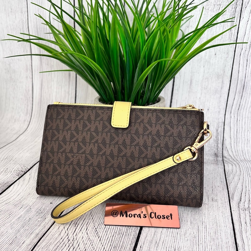 Michael Kors Wallet - Picture 2 of 9